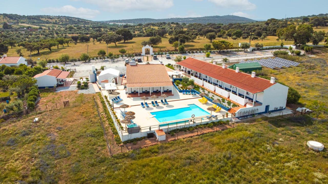 Monte Da Cabeca Gorda Bed & Breakfast Alcacovas ภายนอก รูปภาพ