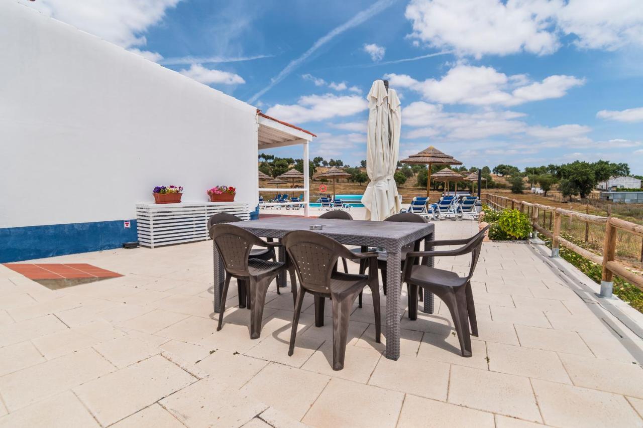 Monte Da Cabeca Gorda Bed & Breakfast Alcacovas ภายนอก รูปภาพ