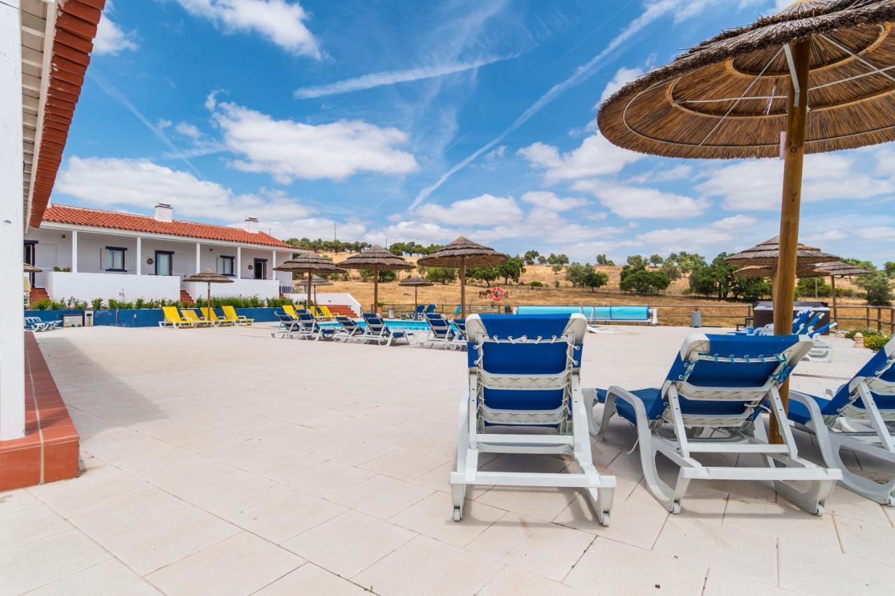 Monte Da Cabeca Gorda Bed & Breakfast Alcacovas ภายนอก รูปภาพ